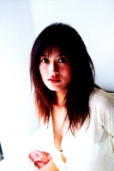 爱游戏ayx官网地址：陈慧琳高调出镜暂停造人 为儿子拍“浴”照